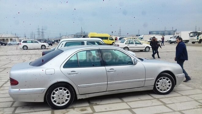 Mercedes E 320 2000, 250,000 km - 3.2 l - Sabirabad