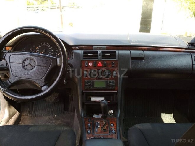 Mercedes E 240 1998, 280,000 km - 2.4 l - Bakı