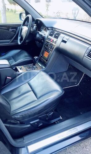 Mercedes E 240 2000, 244,300 km - 2.6 l - Bakı