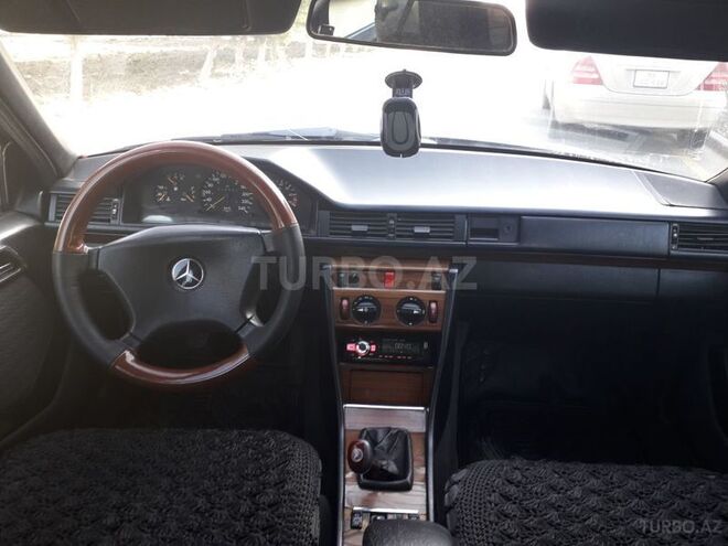 Mercedes E 230 1992, 214,000 km - 2.3 l - Sumqayıt