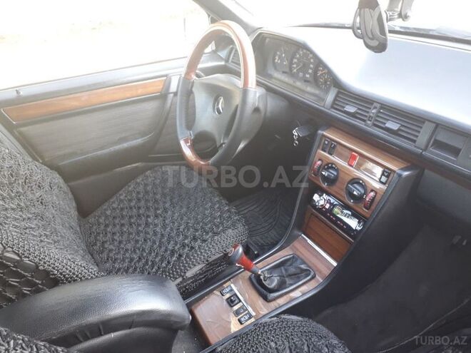 Mercedes E 230 1992, 214,000 km - 2.3 l - Sumqayıt