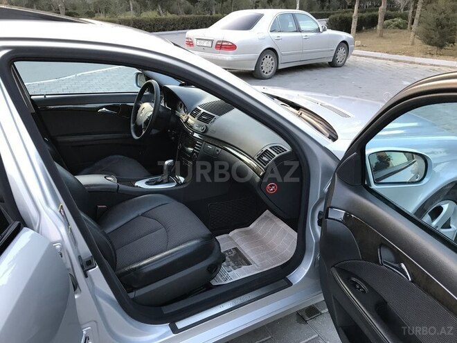 Mercedes E 240 2002, 220,800 km - 2.6 л - Bakı
