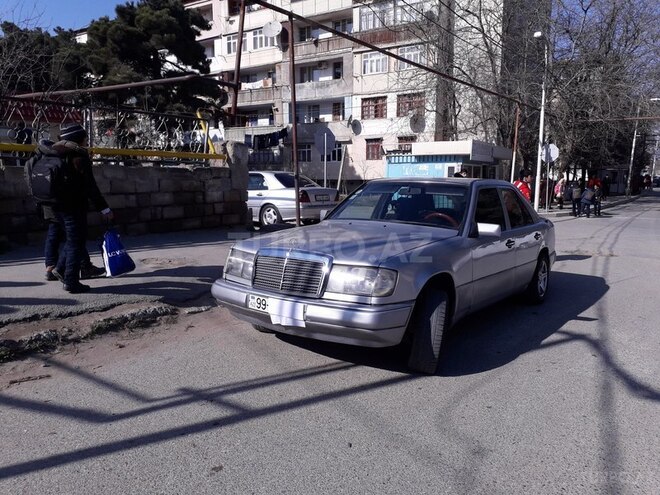 Mercedes E 200 1992, 234,000 km - 2.0 l - Sumqayıt