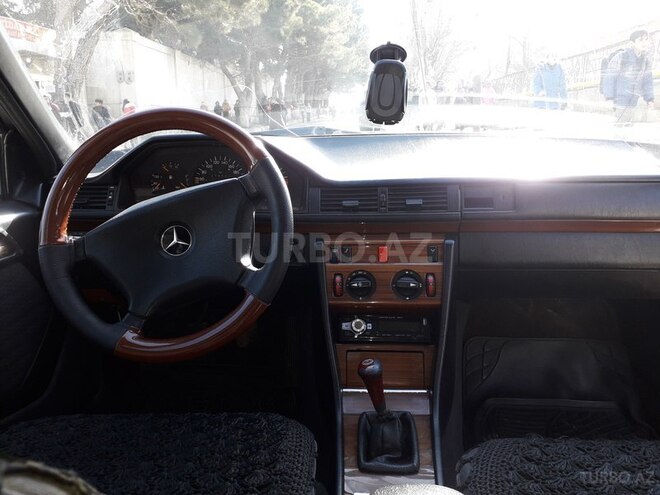 Mercedes E 200 1992, 234,000 km - 2.0 l - Sumqayıt