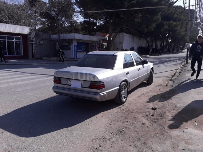 Mercedes E 200 1992, 234,000 km - 2.0 l - Sumqayıt