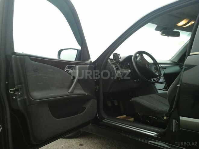 Mercedes E 220 2001, 342,000 km - 2.2 л - Qəbələ