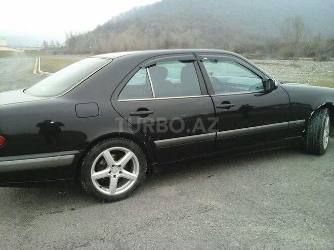 Mercedes E 220 2001, 342,000 km - 2.2 л - Qəbələ
