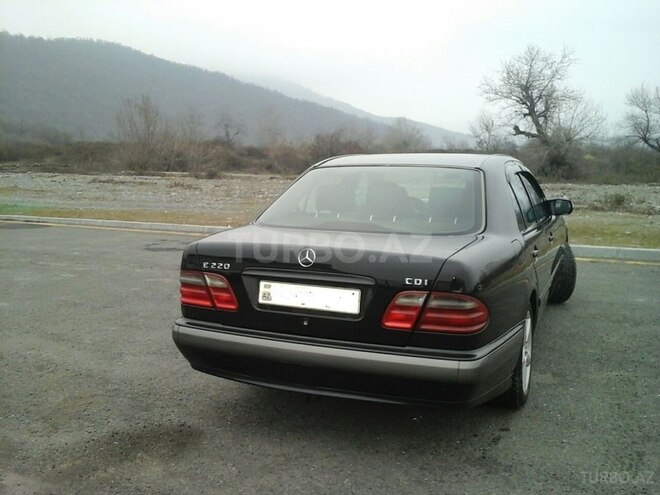 Mercedes E 220 2001, 342,000 km - 2.2 л - Qəbələ
