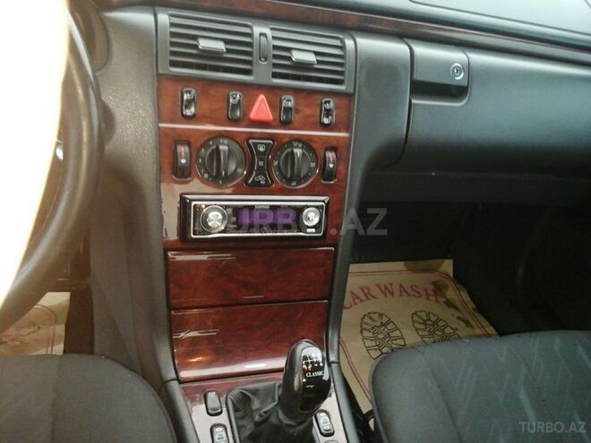 Mercedes E 220 2001, 342,000 km - 2.2 л - Qəbələ