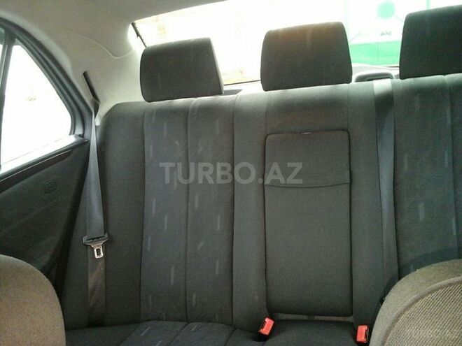 Mercedes E 220 2001, 342,000 km - 2.2 л - Qəbələ