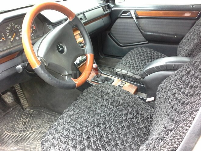 Mercedes E 200 1992, 250,000 km - 0.2 l - Sumqayıt