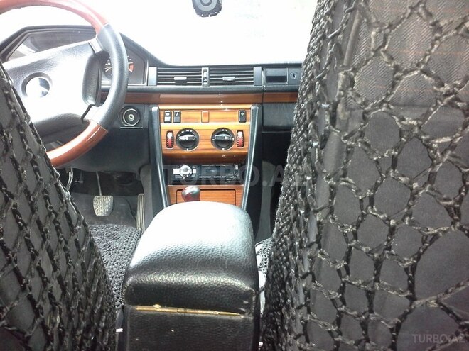 Mercedes E 200 1992, 250,000 km - 0.2 l - Sumqayıt
