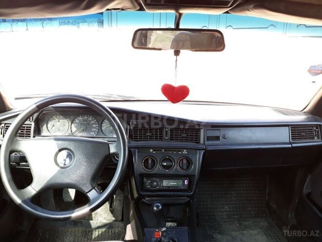 Mercedes 190 1988, 290,100 km - 2.0 л - Qazax