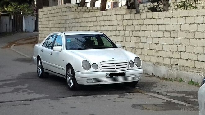 Mercedes E 220 1995, 250,000 km - 2.2 l - Gəncə