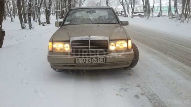 Mercedes E 230 1987, 297,000 km - 2.3 l - Quba