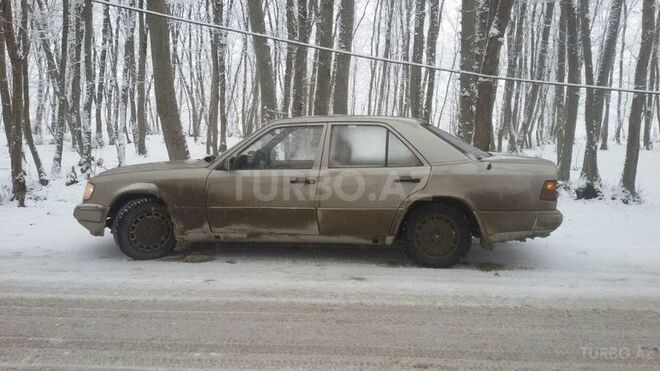 Mercedes E 230 1987, 297,000 km - 2.3 l - Quba
