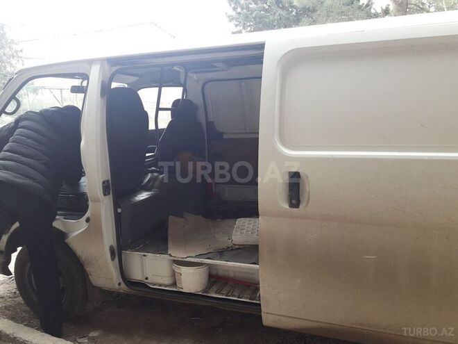 Nissan Urvan 2007, 333,000 km - 3.0 l - Bakı