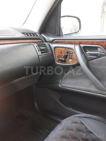 Mercedes E 320 2000, 229,000 km - 3.2 л - Bakı