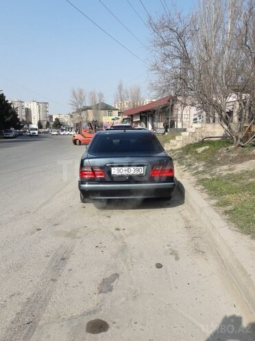 Mercedes E 320 2000, 229,000 km - 3.2 л - Bakı