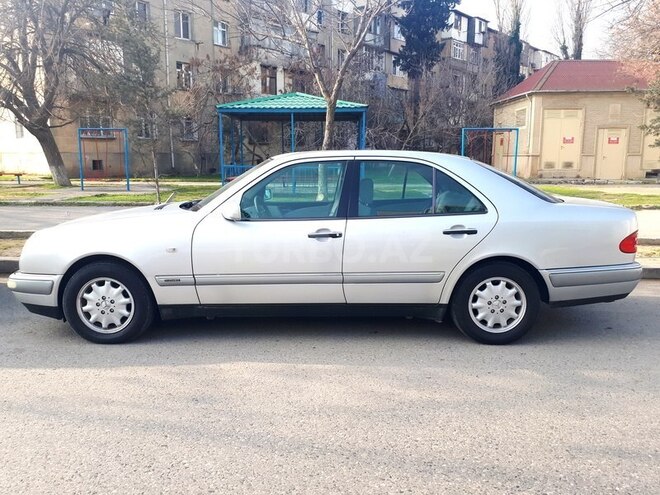 Mercedes E 240 1998, 220,000 km - 2.4 l - Bakı