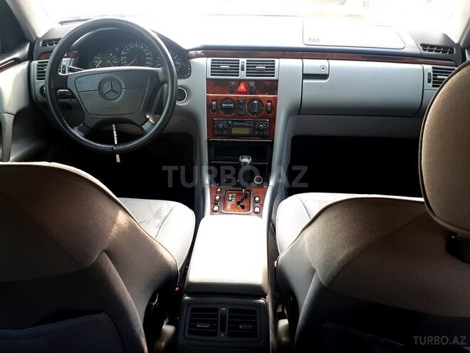 Mercedes E 240 1998, 220,000 km - 2.4 l - Bakı