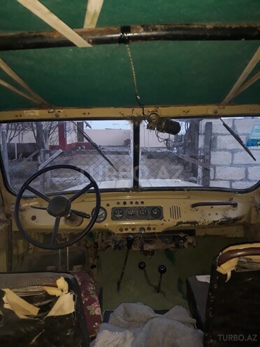 UAZ 469 1974, 300,000 km - 2.4 l - Quba