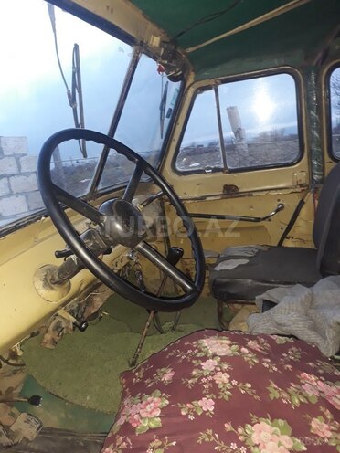 UAZ 469 1974, 300,000 km - 2.4 l - Quba