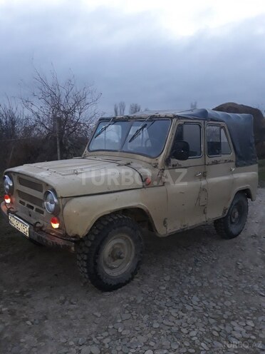 UAZ 469 1974, 300,000 km - 2.4 l - Quba