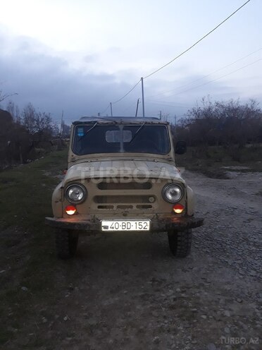 UAZ 469 1974, 300,000 km - 2.4 l - Quba