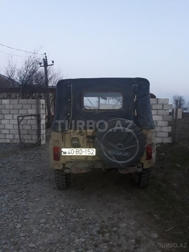 UAZ 469 1974, 300,000 km - 2.4 l - Quba