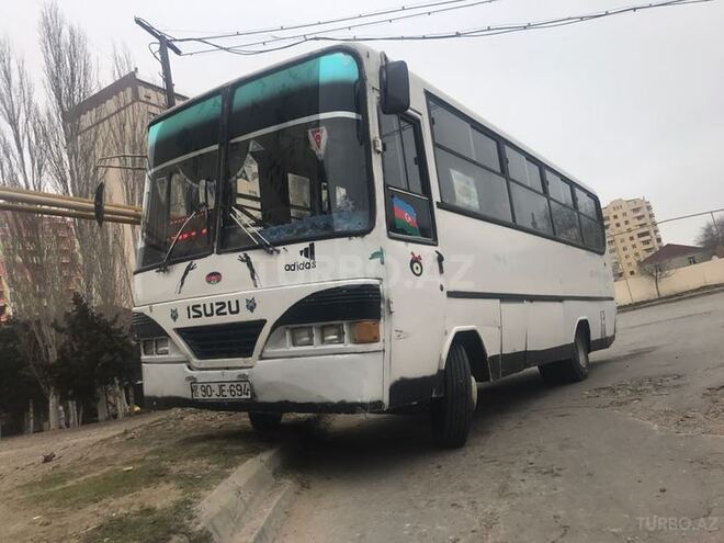 Isuzu  1998, 385,220 km - 4.0 l - Bakı