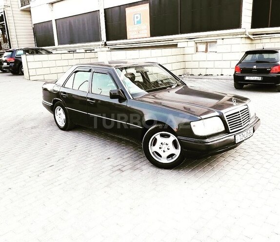 Mercedes E 220 1995, 390,000 km - 0.2 l - Bakı