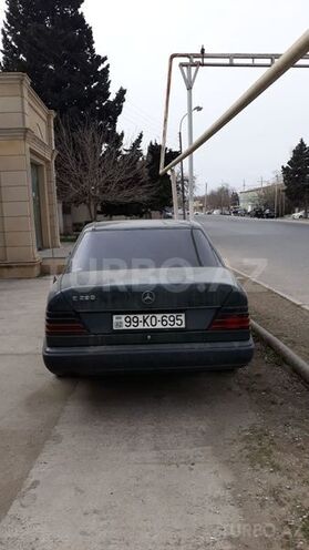 Mercedes E 220 1989, 74,000 km - 2.0 l - Bakı