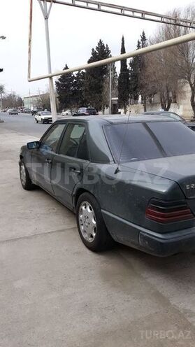 Mercedes E 220 1989, 74,000 km - 2.0 l - Bakı