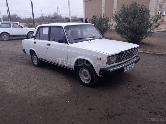 LADA (VAZ) 2107 2004, 51,578 km - 1.6 l - Salyan