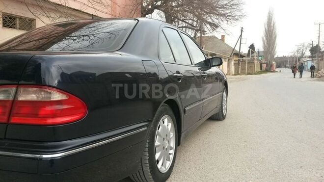 Mercedes E 240 2001, 23,000 km - 0.3 l - Bakı