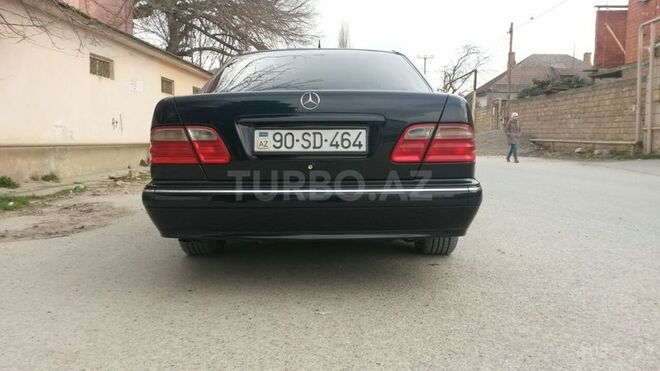Mercedes E 240 2001, 23,000 km - 0.3 l - Bakı