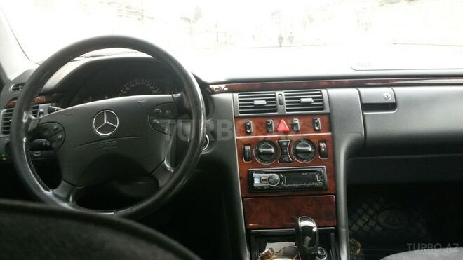 Mercedes E 240 2001, 23,000 km - 0.3 l - Bakı