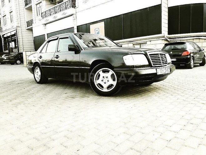 Mercedes E 220 1995, 139,000 km - 2.2 l - Bakı