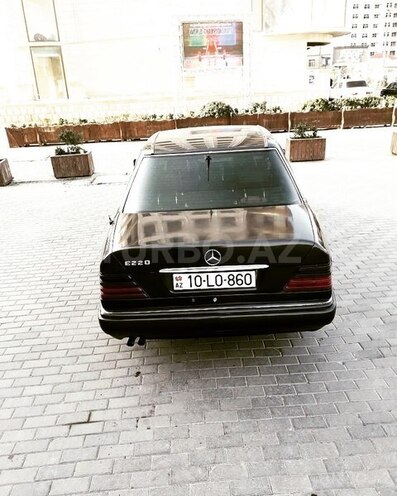 Mercedes E 220 1995, 139,000 km - 2.2 l - Bakı