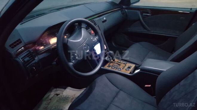 Mercedes E 240 2000, 270,000 km - 2.4 л - Bakı