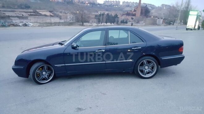 Mercedes E 240 2000, 270,000 km - 2.4 л - Bakı