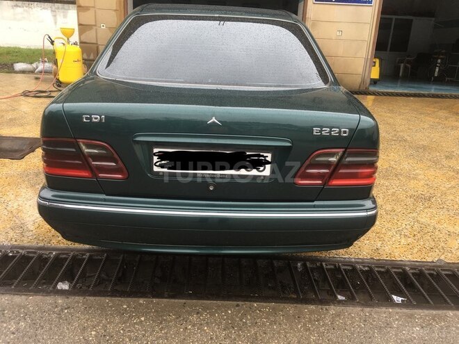 Mercedes E 220 2000, 389,000 km - 2.2 л - Bakı