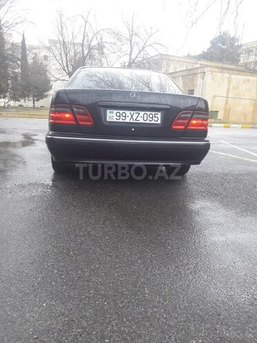 Mercedes E 280 2000, 286,000 km - 2.8 l - Bakı