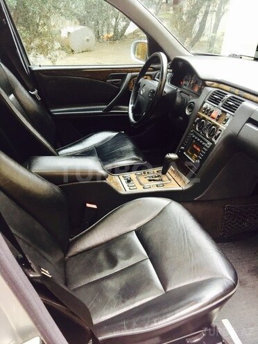 Mercedes E 280 2000, 230,300 km - 2.8 l - Bakı