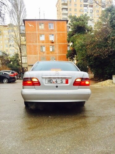 Mercedes E 280 2000, 230,300 km - 2.8 l - Bakı