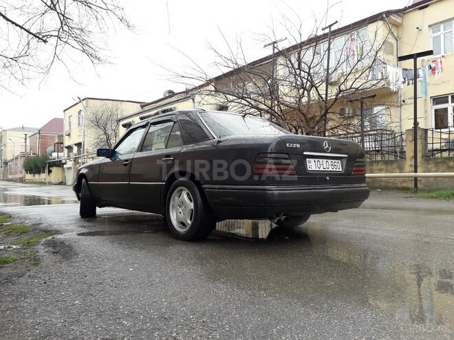 Mercedes E 220 1995, 390,000 km - 0.2 l - Bakı