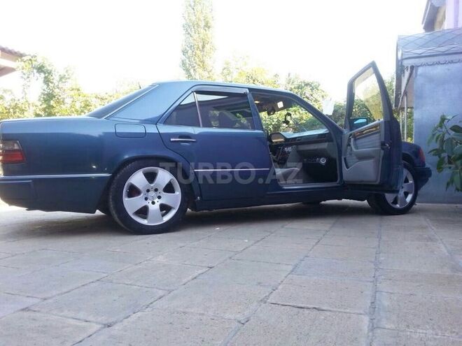 Mercedes E 200 1991, 299,000 km - 2.0 l - Xaçmaz