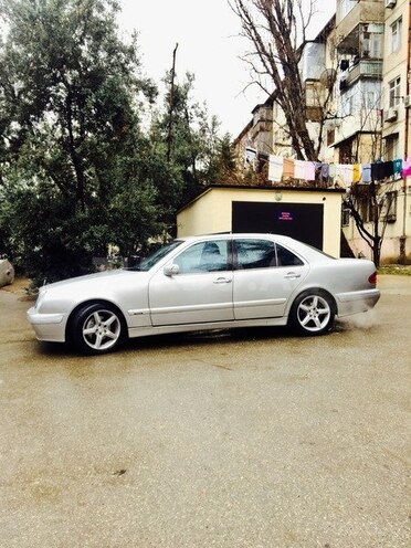Mercedes E 280 2000, 230,300 km - 2.8 l - Bakı