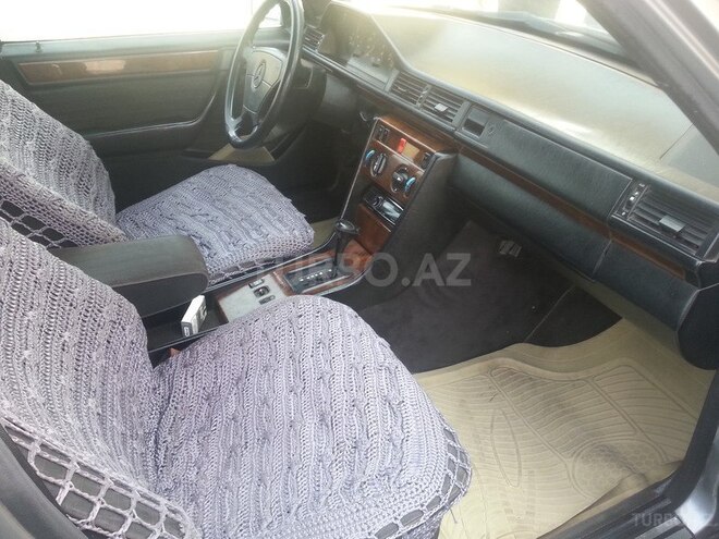 Mercedes E 250 1993, 562,438 km - 2.5 l - Bakı